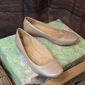 Women's Flats- Tan 9.